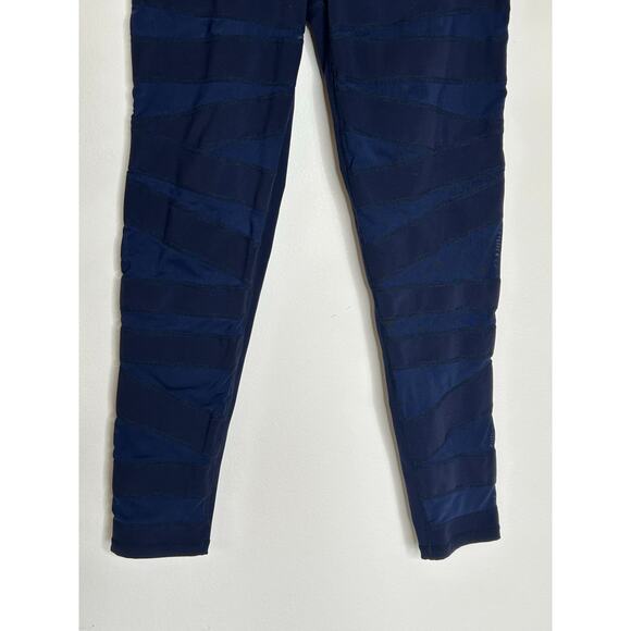 TYC Till You Collapse Navy Blue
Leggings Active Sz XL‎ Front
Mesh Cutout Design - Picture 4 of 9